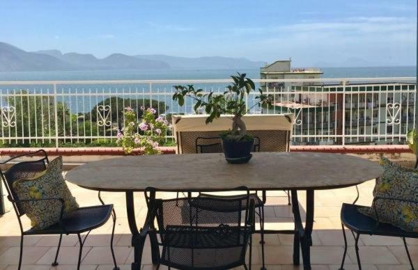 La Casa Di Marcello Apartment Torre Annunziata Bagian luar foto